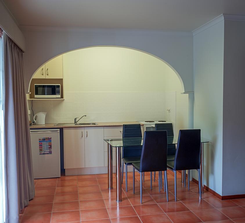 Redwood Manor Motel Apartments Warrnambool Exteriér fotografie